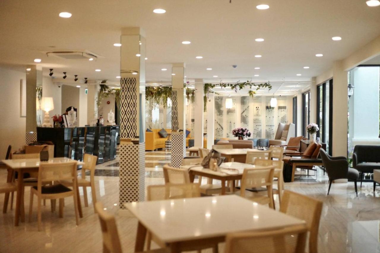 Ozone Hotel Samyan Bangkok Exterior photo