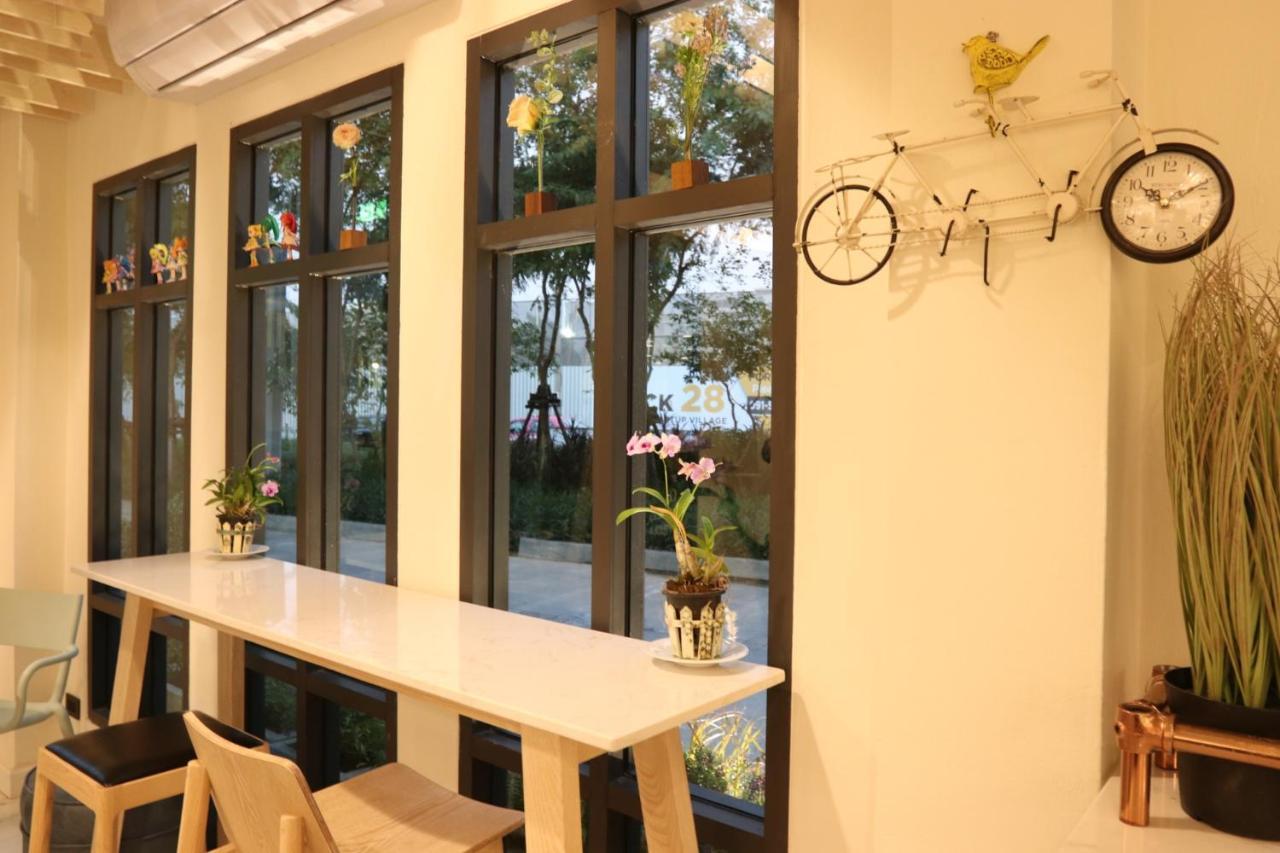 Ozone Hotel Samyan Bangkok Exterior photo